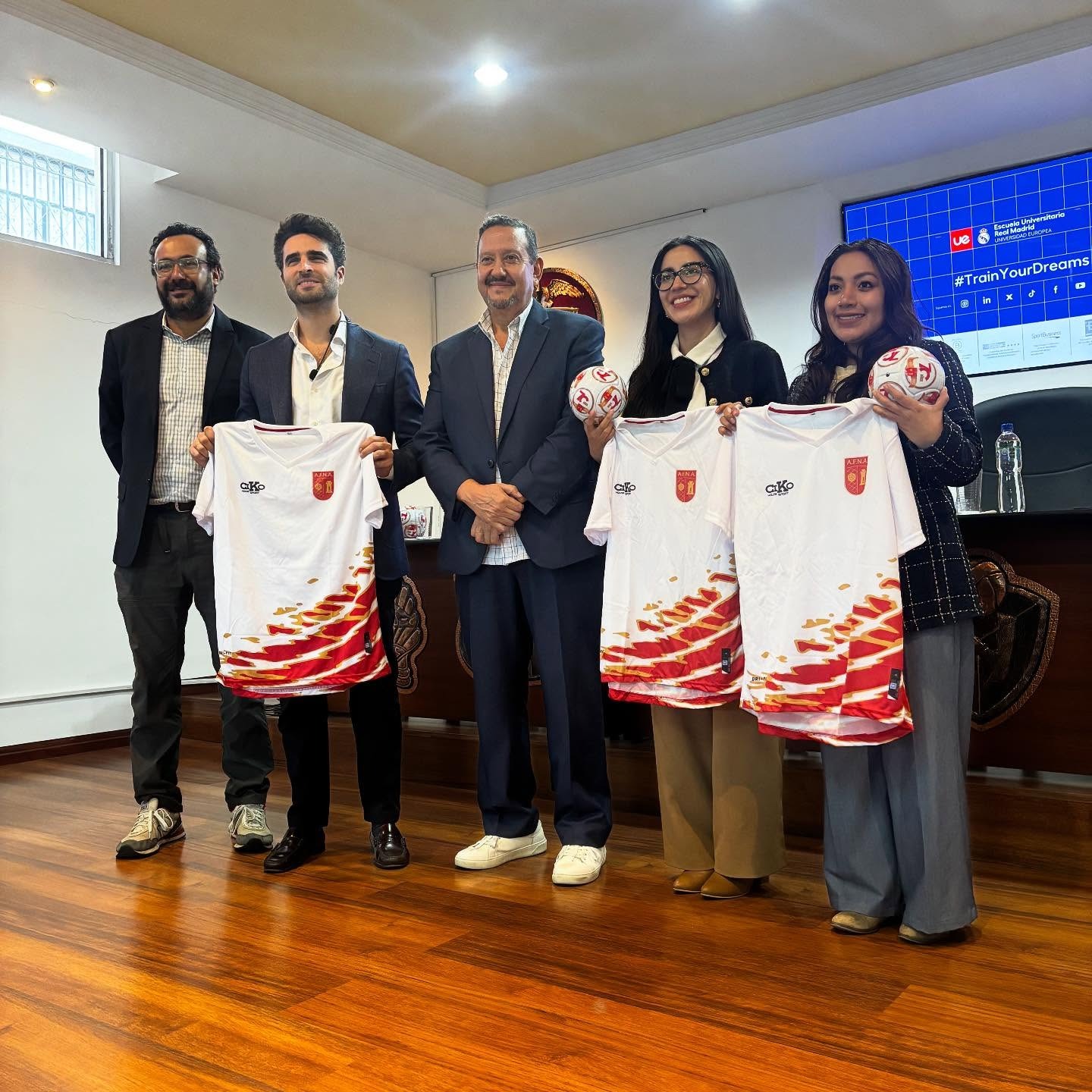 WhatsApp Image 2025-10-27 at 15.44.24